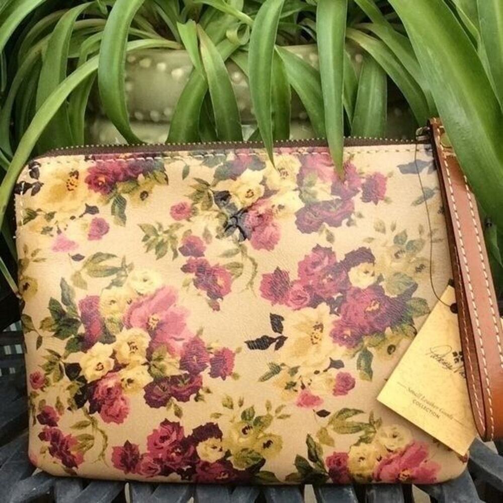 Patricia Nash Womens Small Floral Clutch Wristlet 6 1/2”x 8 3/4” NWT
